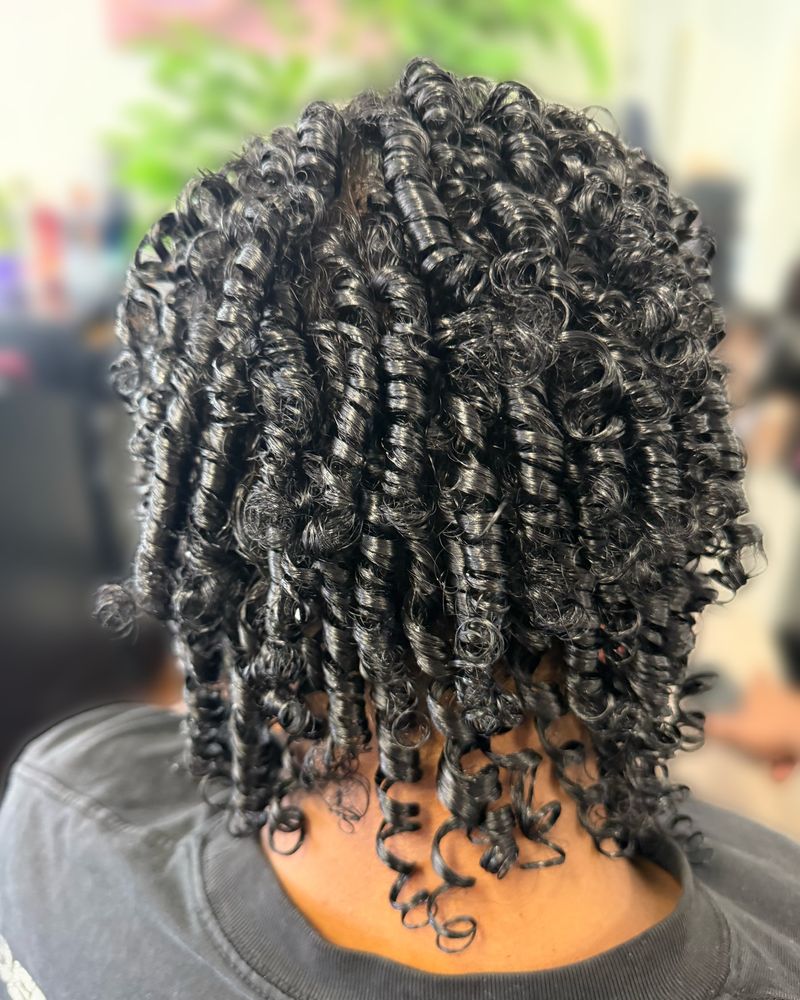 Men's defined coils with a glossy finish, seen from behind